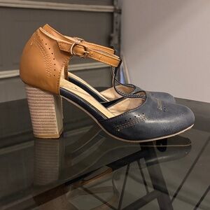 Vintage Tan and Navy Block Heel Shoes